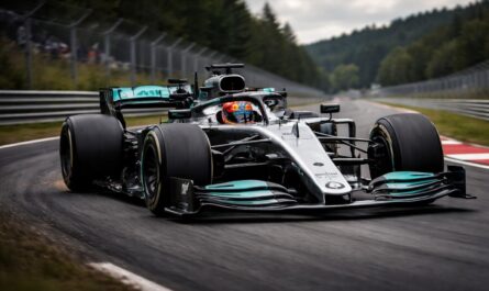 découvrez comment max verstappen a surpris en s'emparant de la pole au nürburgring, pilotant exceptionnellement une mercedes lors d'une intense course d'endurance.