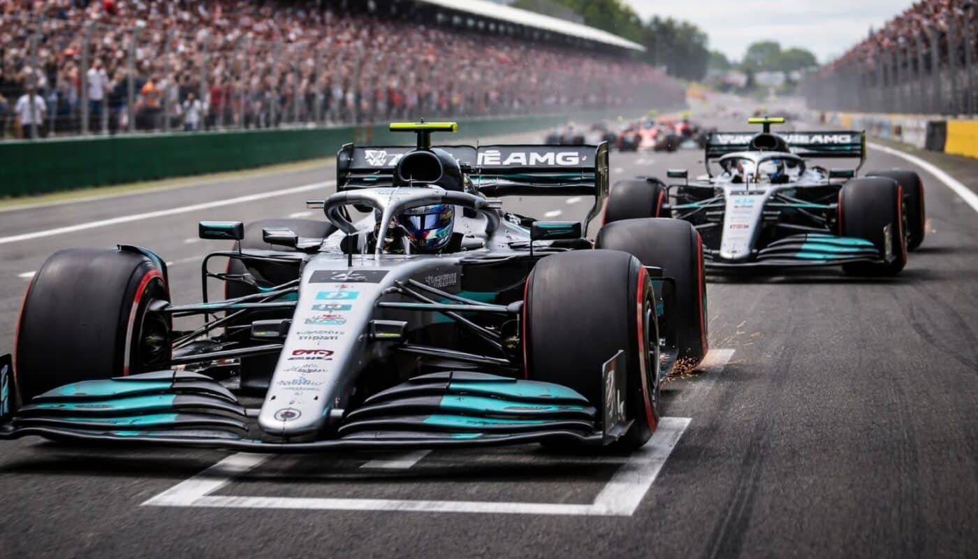george russell part en pole position au grand prix du canada, surpassant son coéquipier mercedes kimi antonelli pour une course prometteuse.