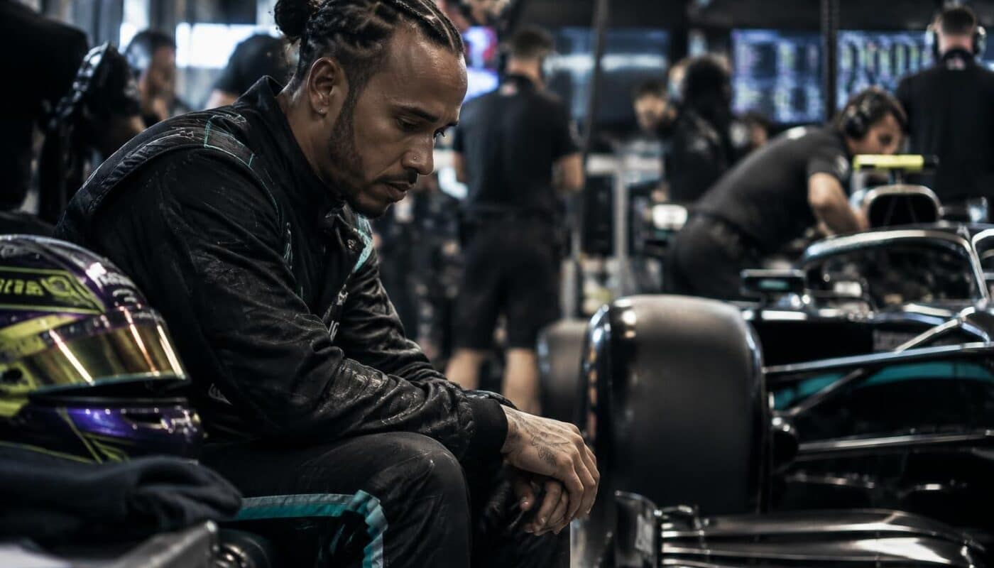 lewis hamilton reconnaît ses erreurs après avoir compromis sa course et revient sur les choix qui lui ont coûté cher.